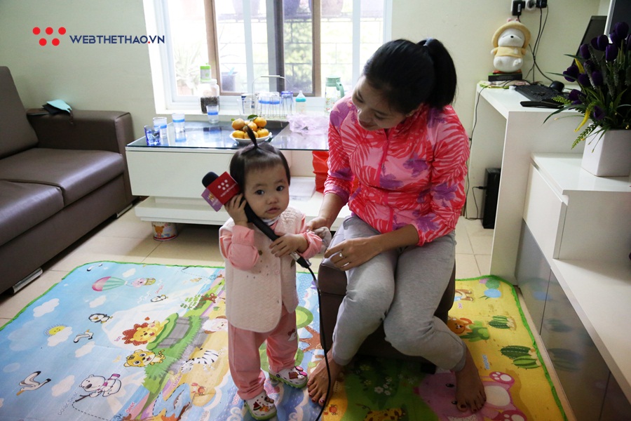 Bà mẹ bỉm sữa Nguyễn Thị Huyền: Con không lạ mẹ, đoàn tụ “ông xã quốc dân” sau kỳ tích SEA Games 30