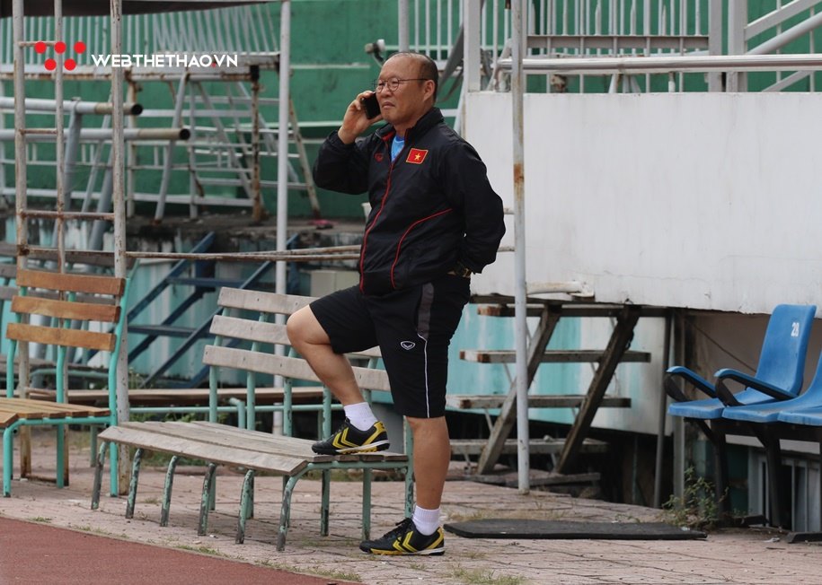 Cầu thủ thoải mái, thầy Park căng thẳng ở buổi tập của U23 Việt Nam