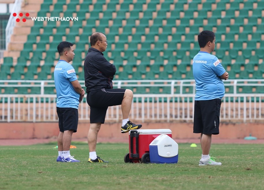 Cầu thủ thoải mái, thầy Park căng thẳng ở buổi tập của U23 Việt Nam