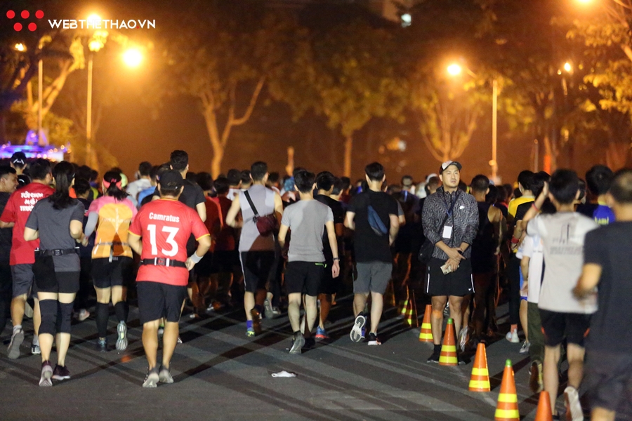 HCMC Marathon 2019: Hàng ngàn VĐV hừng hực khí thế xuất phát trong đêm