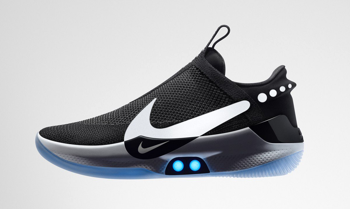 Nike Adapt BB chính thức ra mắt với kết nối bluetooth và chẳng có dây giày: Mẫu giày bóng rổ của tương lai là đây!