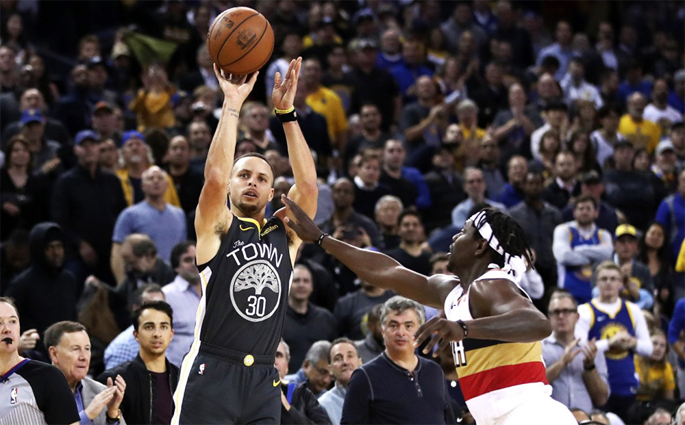Stephen Curry không ngừng làm nên lịch sử, Golden State Warriors cũng không thể ngừng bá đạo