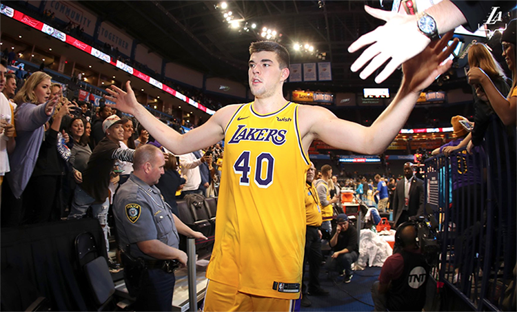 Đáp trả mọi nghi ngại, dàn cầu thủ trẻ Los Angeles Lakers bắn hạ Oklahoma City Thunder trong hiệp phụ siêu căng thẳng