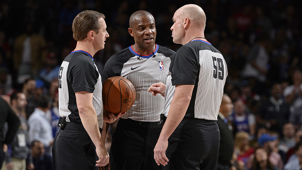 NBA thử nghiệm chương trình #RefWatchParty: Cãi nhau với trọng tài chưa bao giờ dễ như thế này