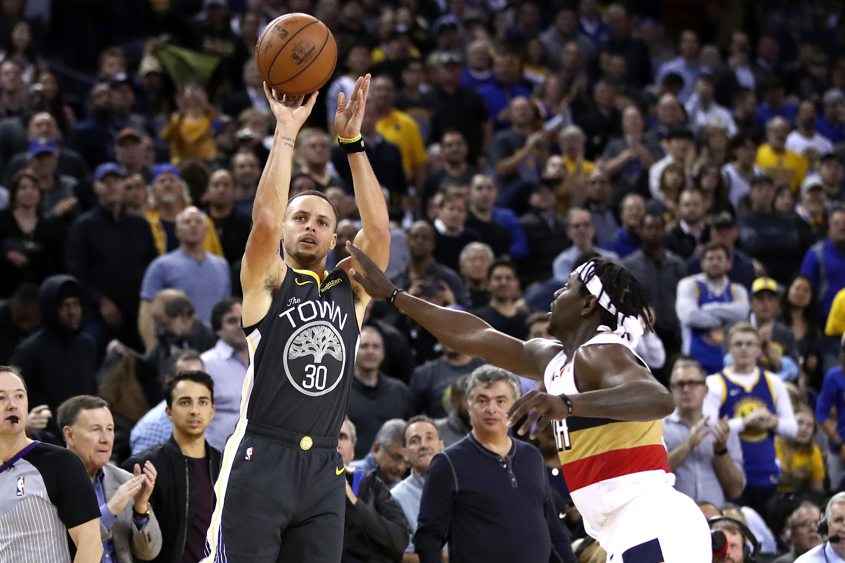 Nhờ lời khuyên đặc biệt của mẹ năm 13 tuổi, Stephen Curry đã có thể vượt khó trở thành cầu thủ nổi danh thế giới