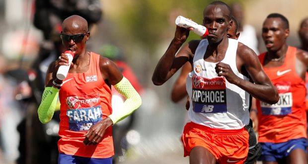Kipchoge chê Mo Farah chạy marathon 2h05 còn... chậm