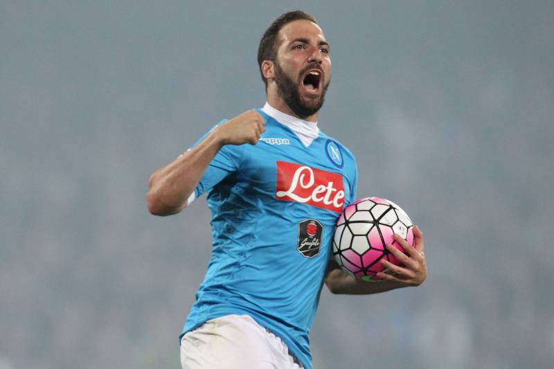 Gonzalo Higuain tới Chelsea: Canh bạc cho cả hai