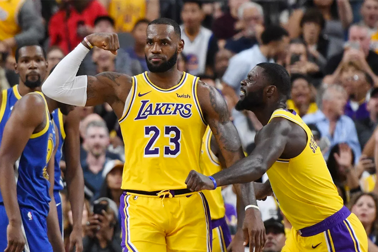 Fans Lakers phát cuồng vì hành động đáng yêu của LeBron James