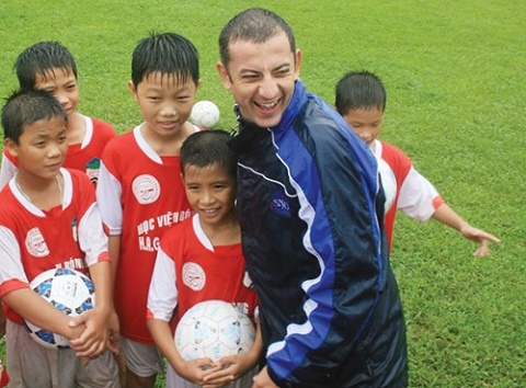Hy vọng nào cho bóng đá Việt Nam từ cái “bắt tay” với CLB AC Milan?