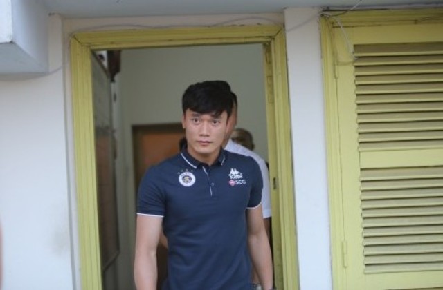 Khi Bùi Tiến Dũng – Quang Hải về chung “một nhà”, bóng đá Việt Nam có lợi gì?