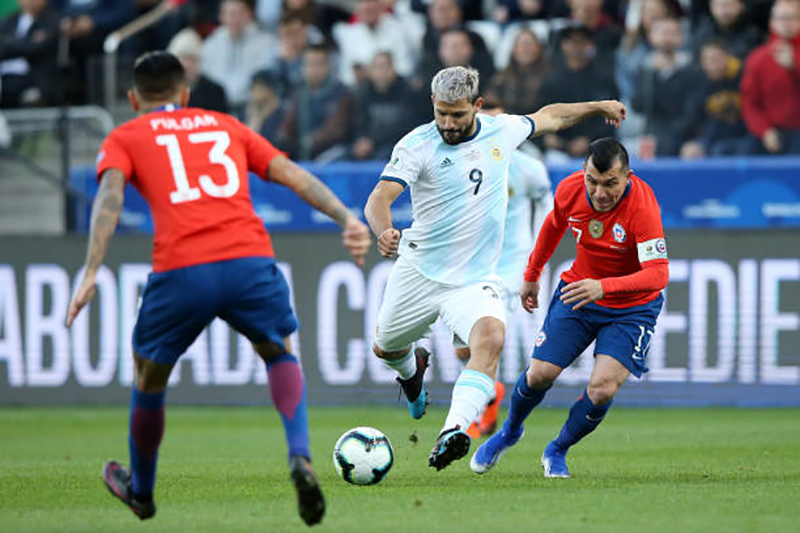 Kết quả Argentina vs Chile (2-1): 2 thẻ đỏ, 7 thẻ vàng và 3 bàn thắng
