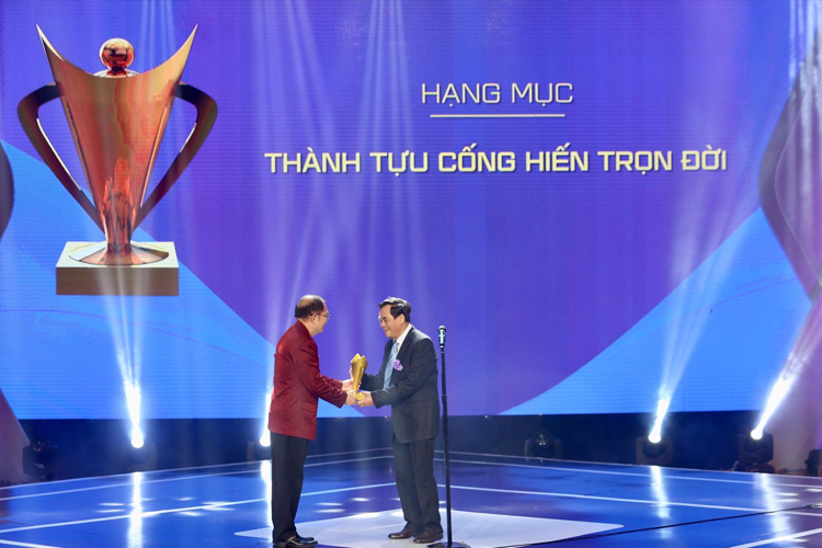 Cúp Chiến thắng 2018: Quang Hải giành giải thưởng Nam VĐV của năm