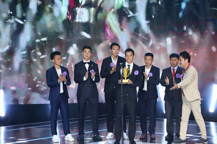 Cúp Chiến thắng 2018: Quang Hải giành giải thưởng Nam VĐV của năm