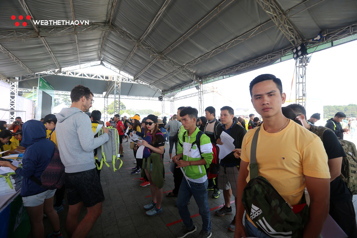 Hàng ngàn runner đổ bộ về Quảng trường Lâm Viên nhận bib thi đấu tại DLUT 2019