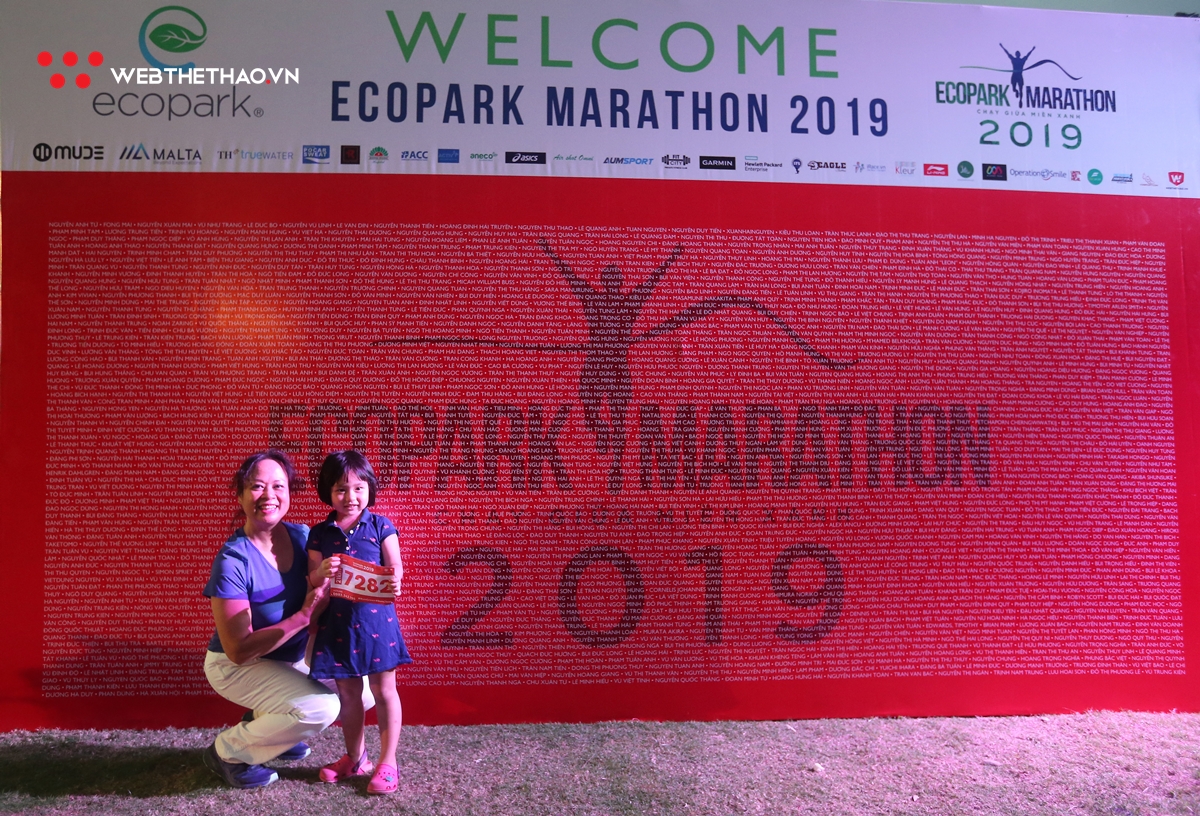 Những runner đầu tiên rinh bib của Ecopark Marathon 2019