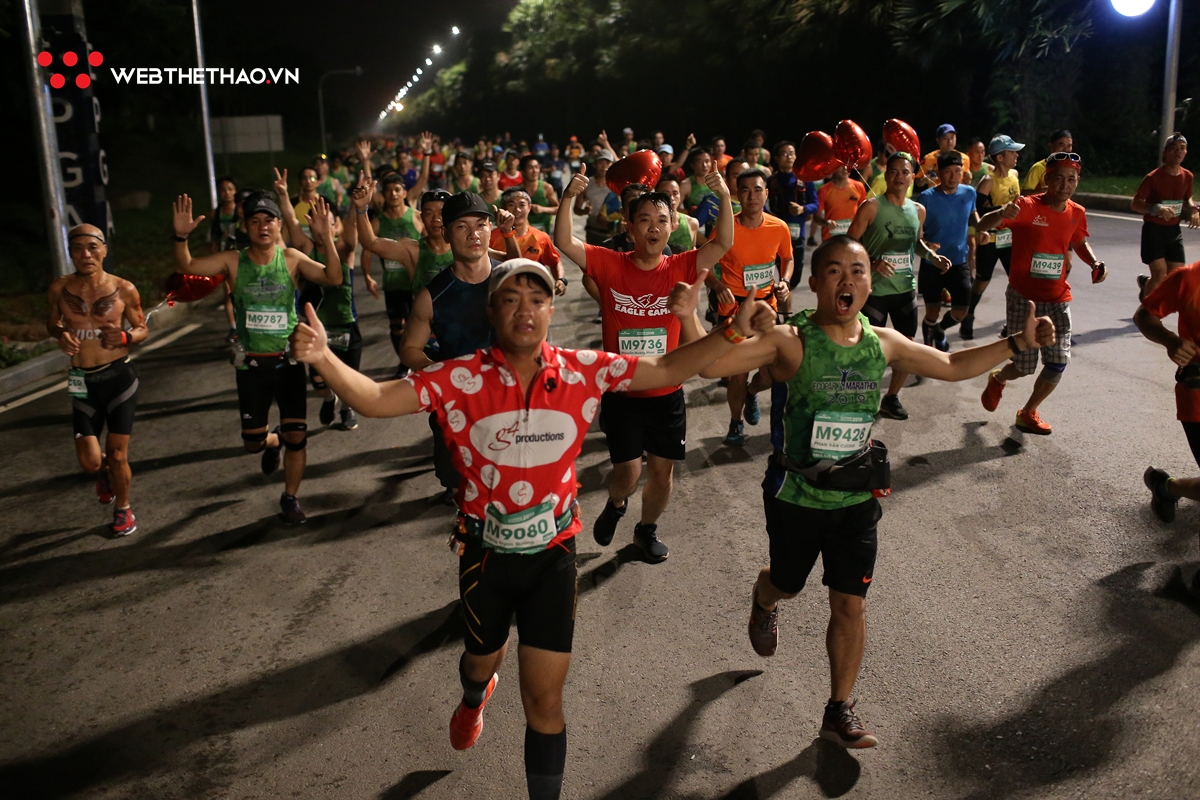 Chùm ảnh: Hàng ngàn runner sải chân khai tiệc Ecopark Marathon 2019