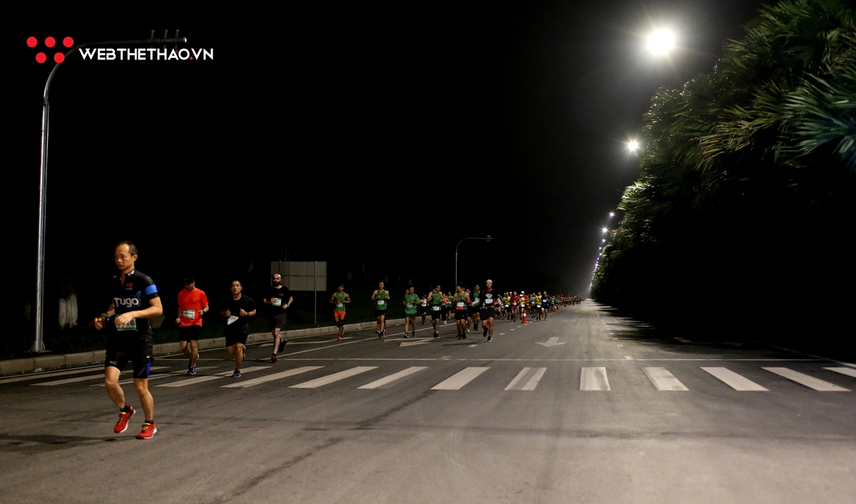 Chùm ảnh: Hàng ngàn runner sải chân khai tiệc Ecopark Marathon 2019