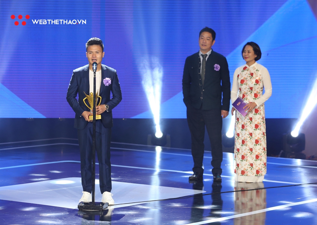 Chùm ảnh: Quang Hải đắt show nhất tại Gala Cúp Chiến Thắng 2018