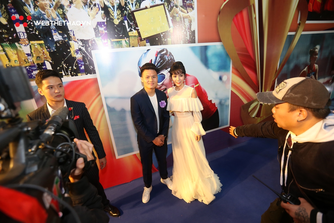 Chùm ảnh: Quang Hải đắt show nhất tại Gala Cúp Chiến Thắng 2018