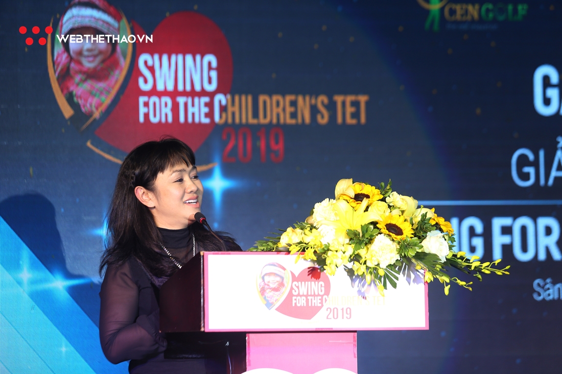 Cảm động trước món quà của nữ doanh nhân xứ Quảng dành tặng quê hương tại Swing for the children’s Tet 2019