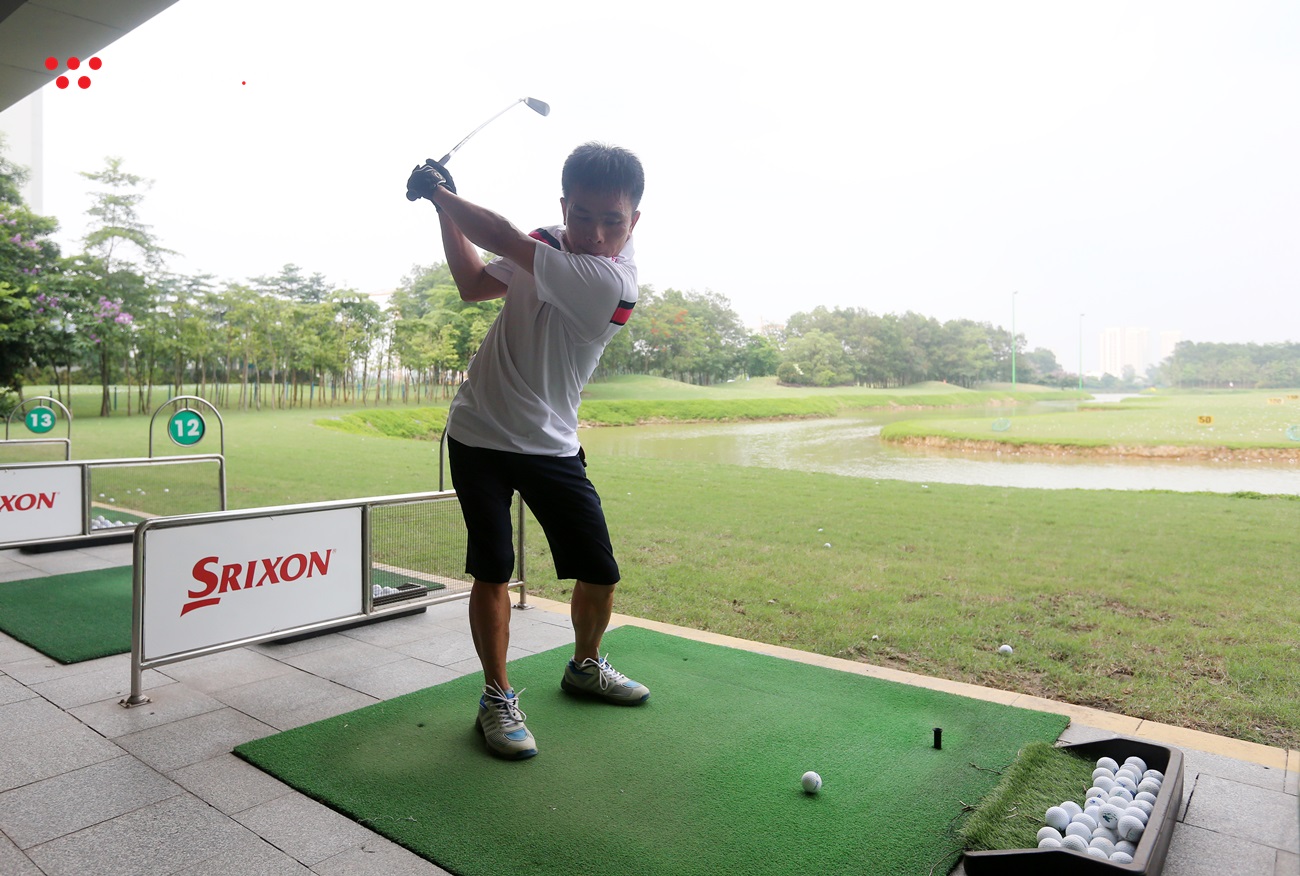 Trải nghiệm thực tế thú vị với bộ gậy golf Ryoma