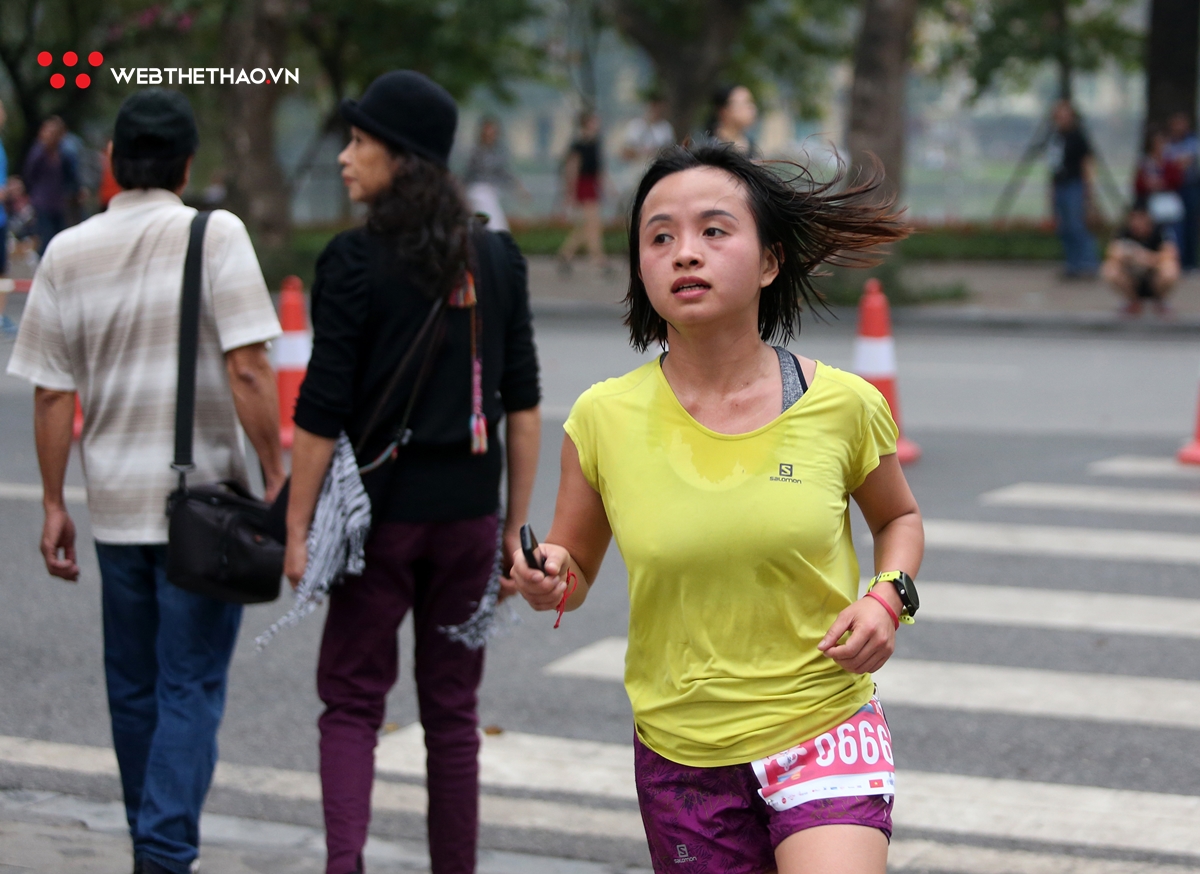 Chùm ảnh: Hàng trăm runner hào hứng sải chân tại Hanoi Kilo Run 2019