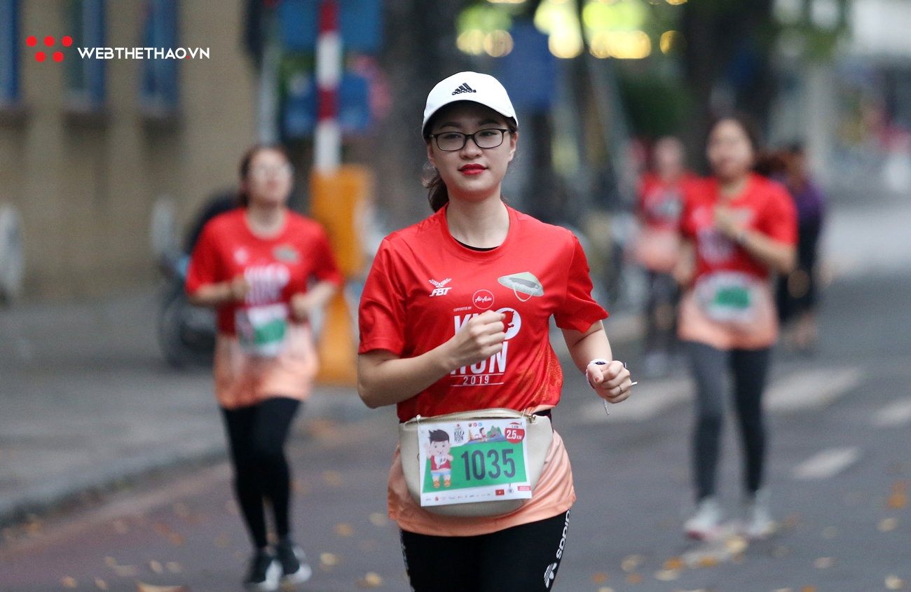 Chùm ảnh: Những bóng hồng xinh đẹp trên đường chạy Hanoi Kilo Run 2019