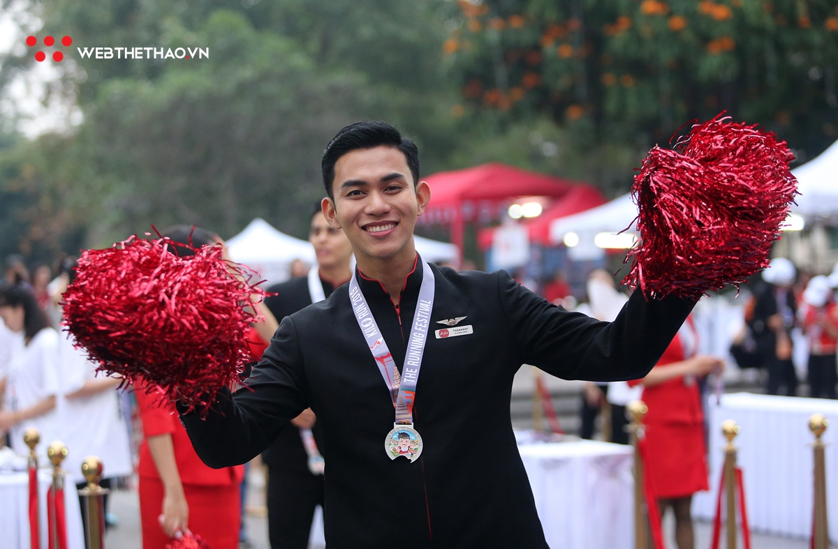 Ngắm dàn trai xinh gái đẹp của Air Asia tại Hanoi Kilo Run 2019