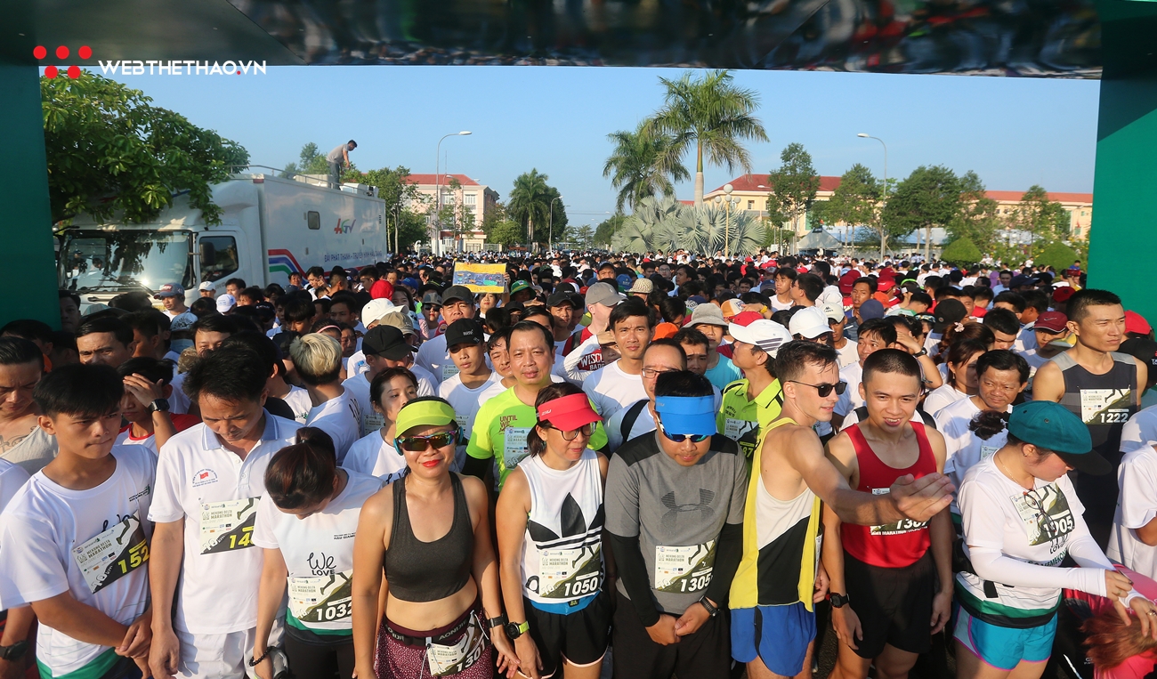 Chùm ảnh: Dòng lũ ở Mekong Delta Marathon 2019