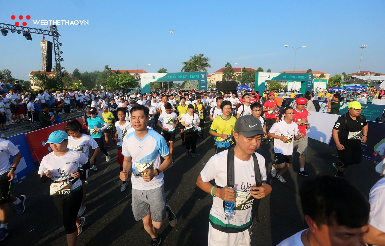 Chùm ảnh: Dòng lũ ở Mekong Delta Marathon 2019