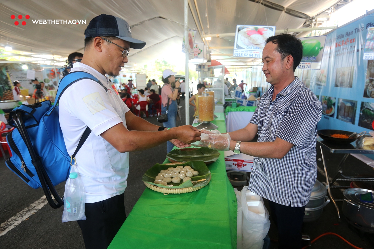 Độc đáo trải nghiệm Nhận bib - Thưởng thức đặc sản tại khu Expo Mekong Delta Marathon 2019