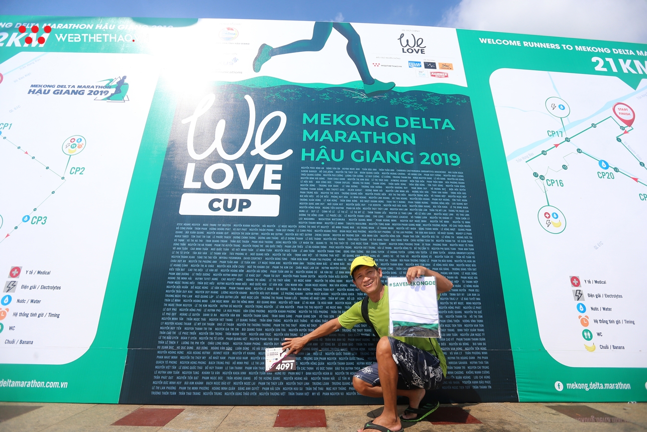 Hàng ngàn runner bất chấp cái nắng 37 độ C đi nhận bib Mekong Delta Marathon 2019