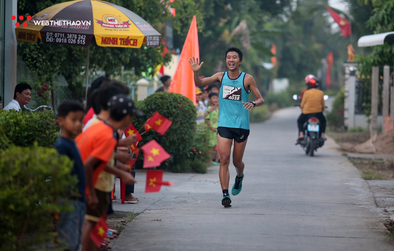 Cảm động trước tình cảm người dân Hậu Giang dành cho Mekong Delta Marathon 2019