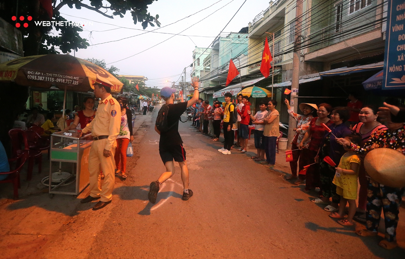 Cảm động trước tình cảm người dân Hậu Giang dành cho Mekong Delta Marathon 2019