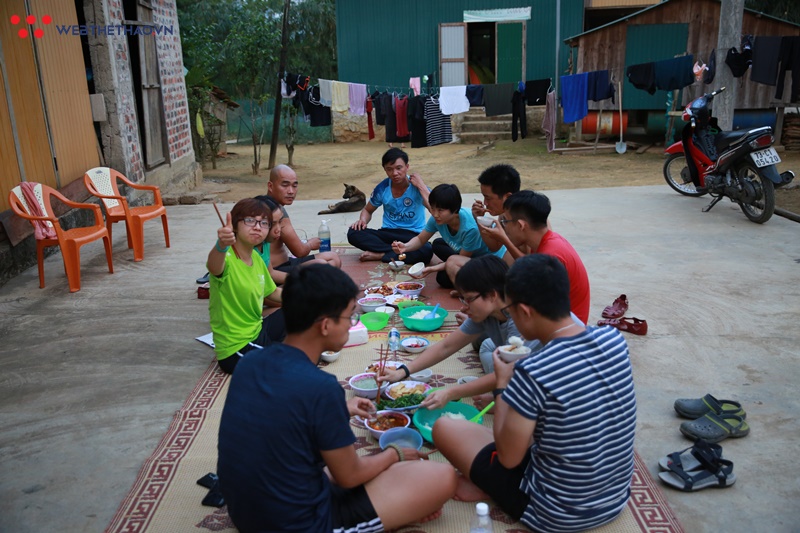 Thử thách Tú Làn 2019: Trải nghiệm ăn cùng với người dân vùng rốn lũ Tân Hóa