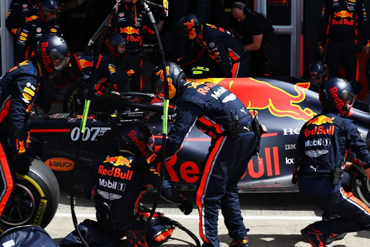 Giải mã công nghệ kỷ lục thay lốp xe F1 trong 1,9 giây của Red Bull