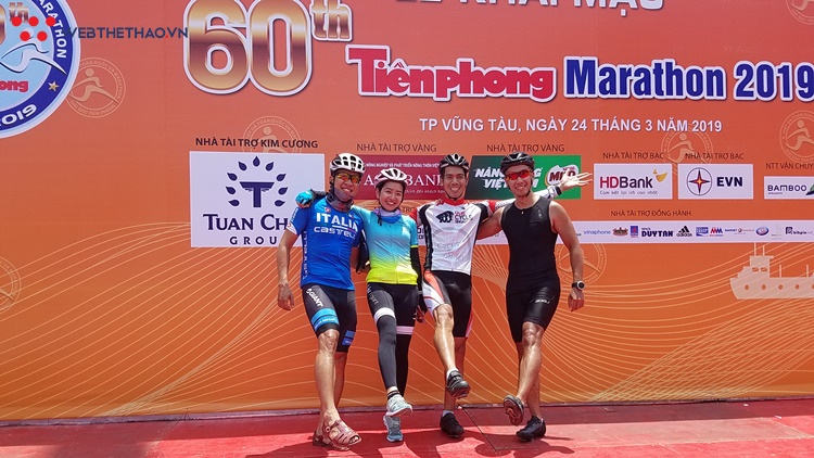 2000 runner ùn ùn đổ về Vũng Tàu nhận bib Tiền Phong Marathon 2019