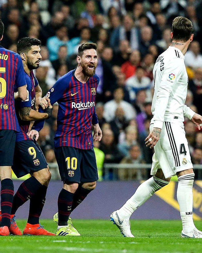 Ramos nói gì về tình huống vung tay vào mặt Messi ở Siêu kinh điển?