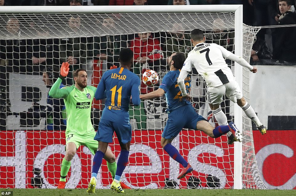 Cú sút penalty của Ronaldo giúp Juventus vượt qua Atletico và bí ẩn về mối liên quan tâm lý