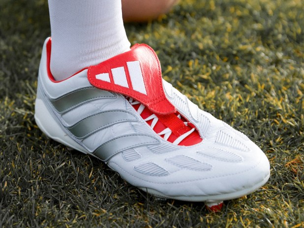 Adidas giới thiệu lại dòng Predator huyền thoại của Beckham