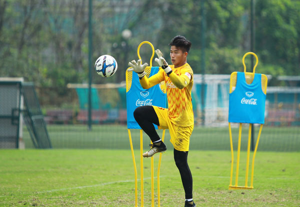 Thủ môn Bùi Tiến Dũng bị đe dọa vị trí tại U23 Việt Nam