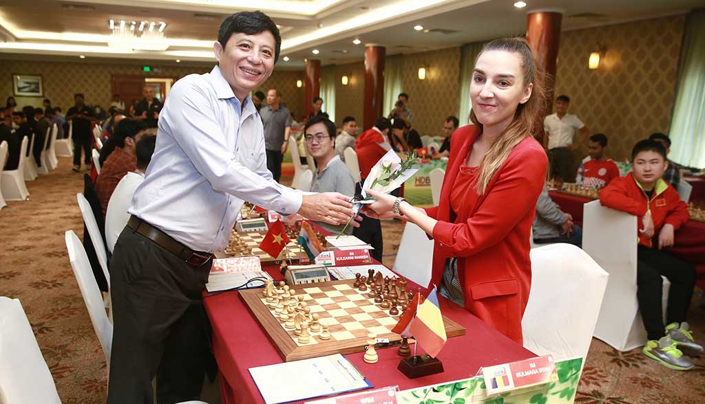 “Hot girl” Kim Phụng rạng ngời tại giải cờ vua HDBank Cup 2019
