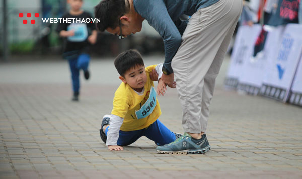 Khoảnh khắc ngộ nghĩnh của runner nhí tại Garmin Run Hanoi 2019
