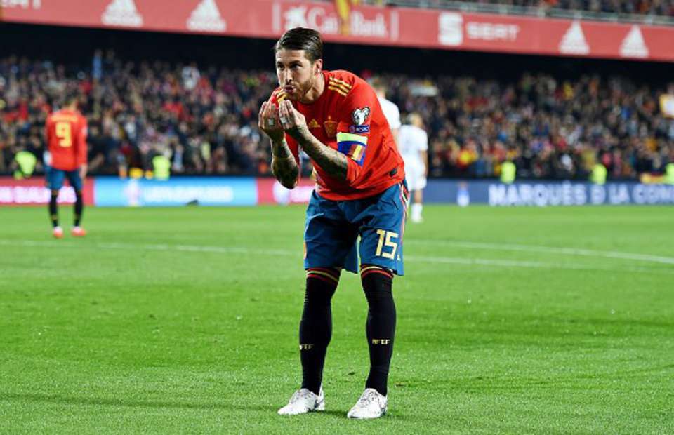 UEFA gây tranh cãi khi xếp Sergio Ramos ở vị trí cầu thủ quốc tế số 1 của mùa giải