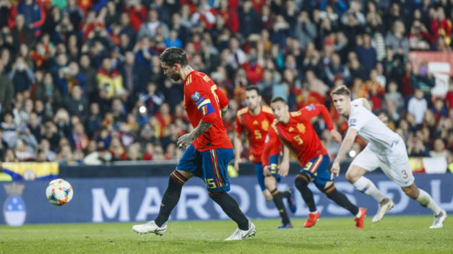 UEFA gây tranh cãi khi xếp Sergio Ramos ở vị trí cầu thủ quốc tế số 1 của mùa giải