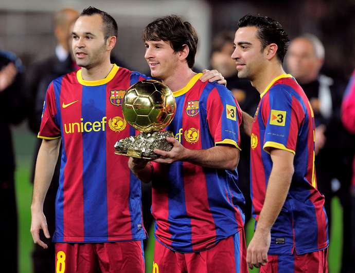 Video tiết lộ sự liên kết đáng kinh ngạc của bộ ba Messi - Xavi - Iniesta
