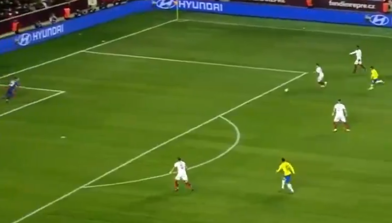 Firmino thể hiện tốc độ tuyệt vời khi ghi bàn cho Brazil trước CH Séc