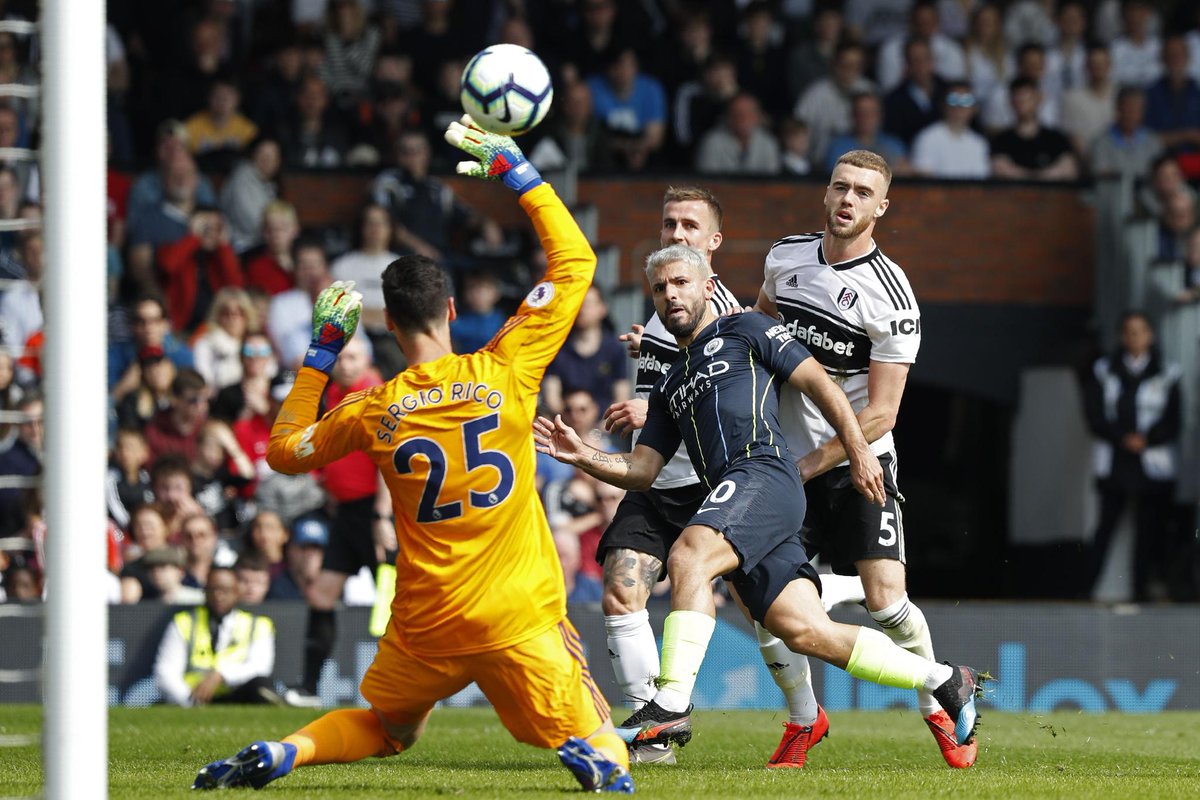 Kết quả Fulham vs Man City (0-2): Man City chiếm lại ngôi đầu bảng