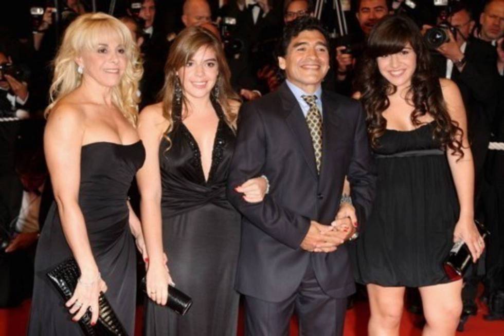 Có 3 con với 2 phụ nữ tại Cuba, Maradona ra điều kiện nhận con