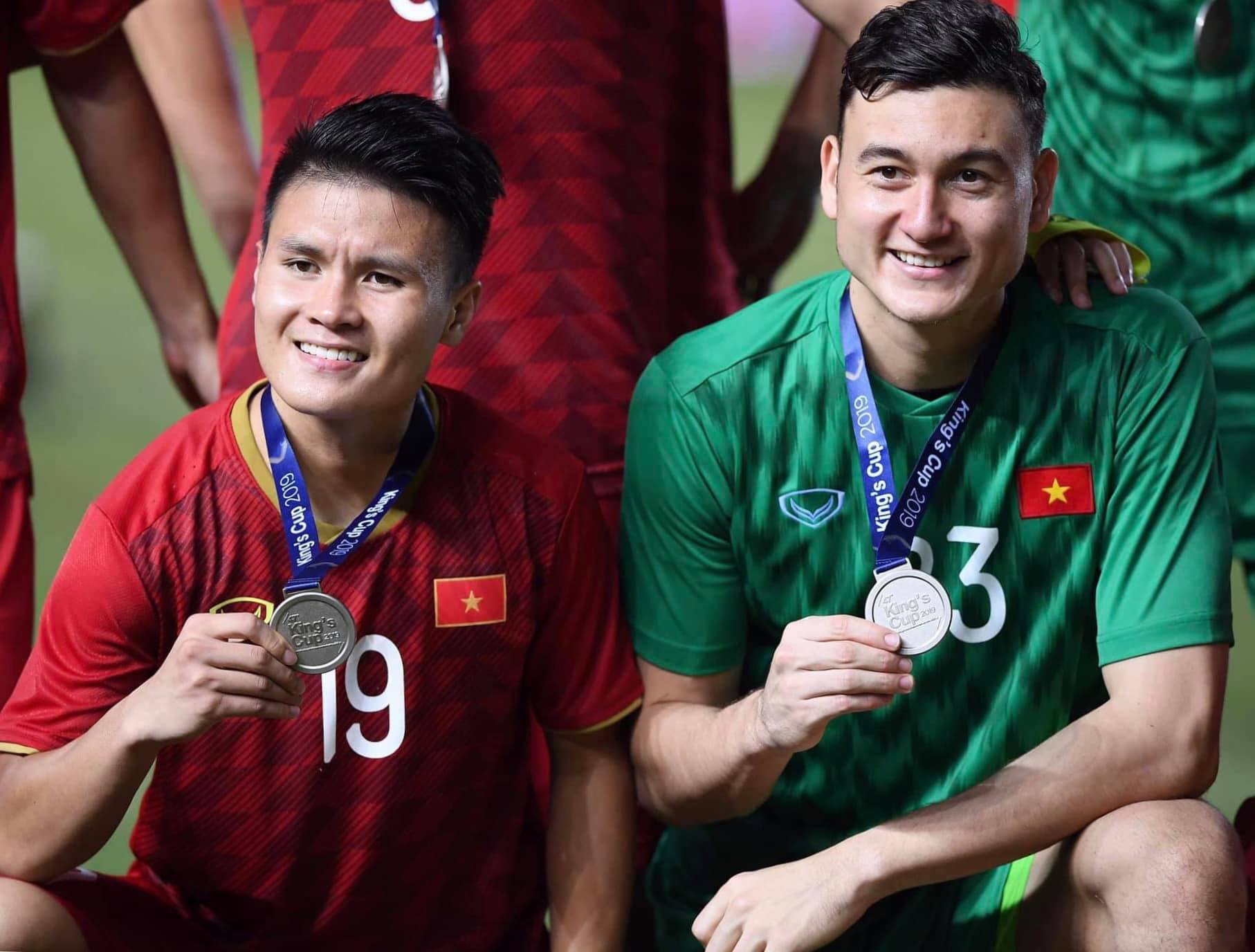 Các tuyển thủ Việt Nam trở về đá V.League: Thắng to cũng… lo!